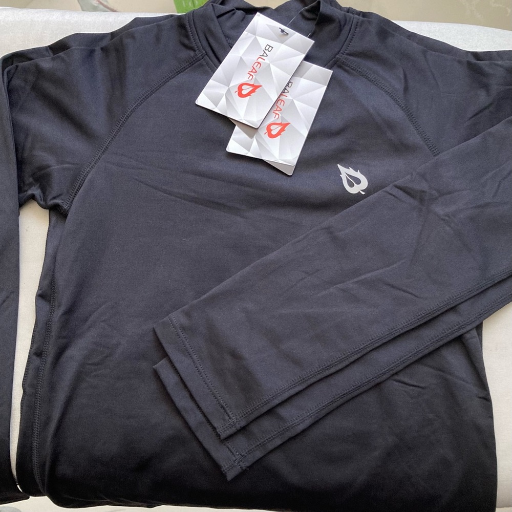 2 Two NWT Thermal Mock Neck Top M